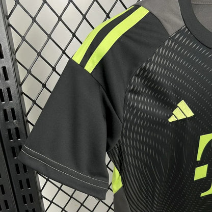 2025/2026 Bayern Munchen Goalkeeper Kit Kids Size